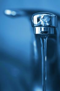 Foto af løbende vandhane Foto af løbende vandhane